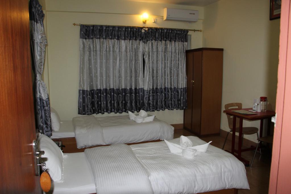 Hotel Milarepa Pvt Ltd Pokhara Exteriör bild