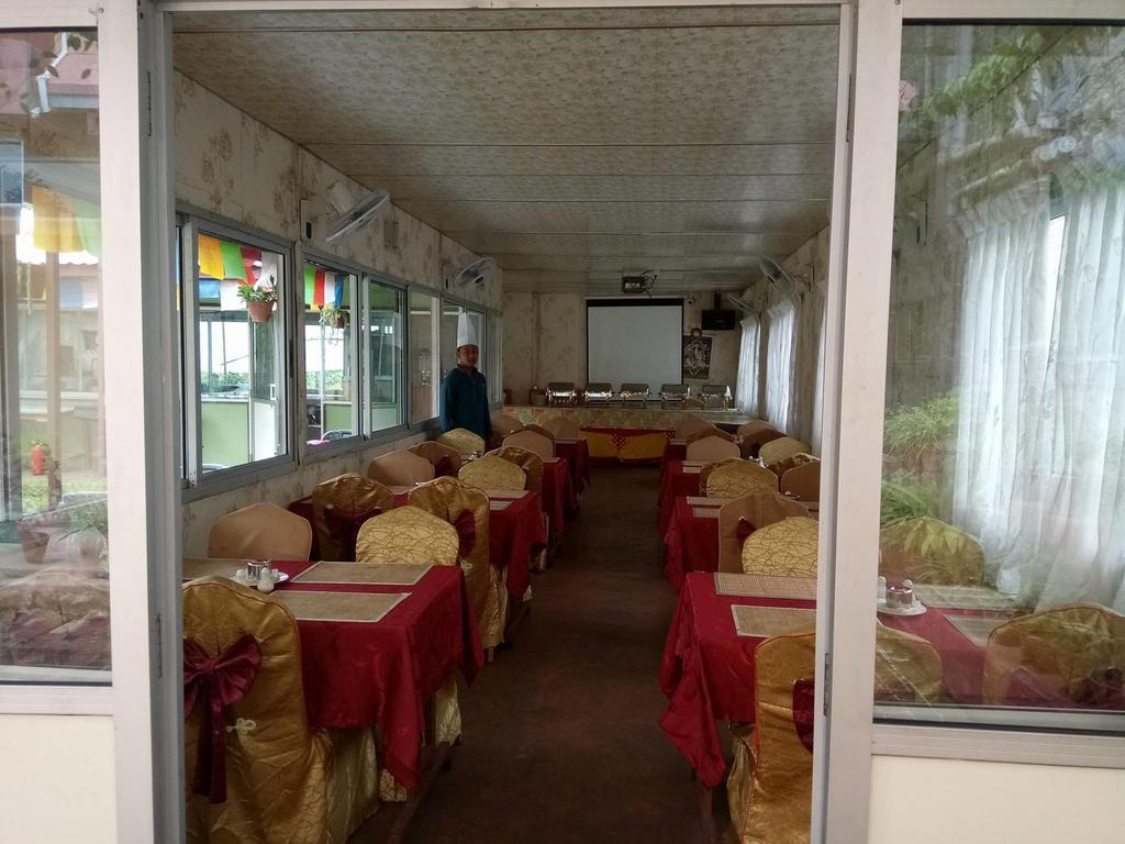 Hotel Milarepa Pvt Ltd Pokhara Exteriör bild