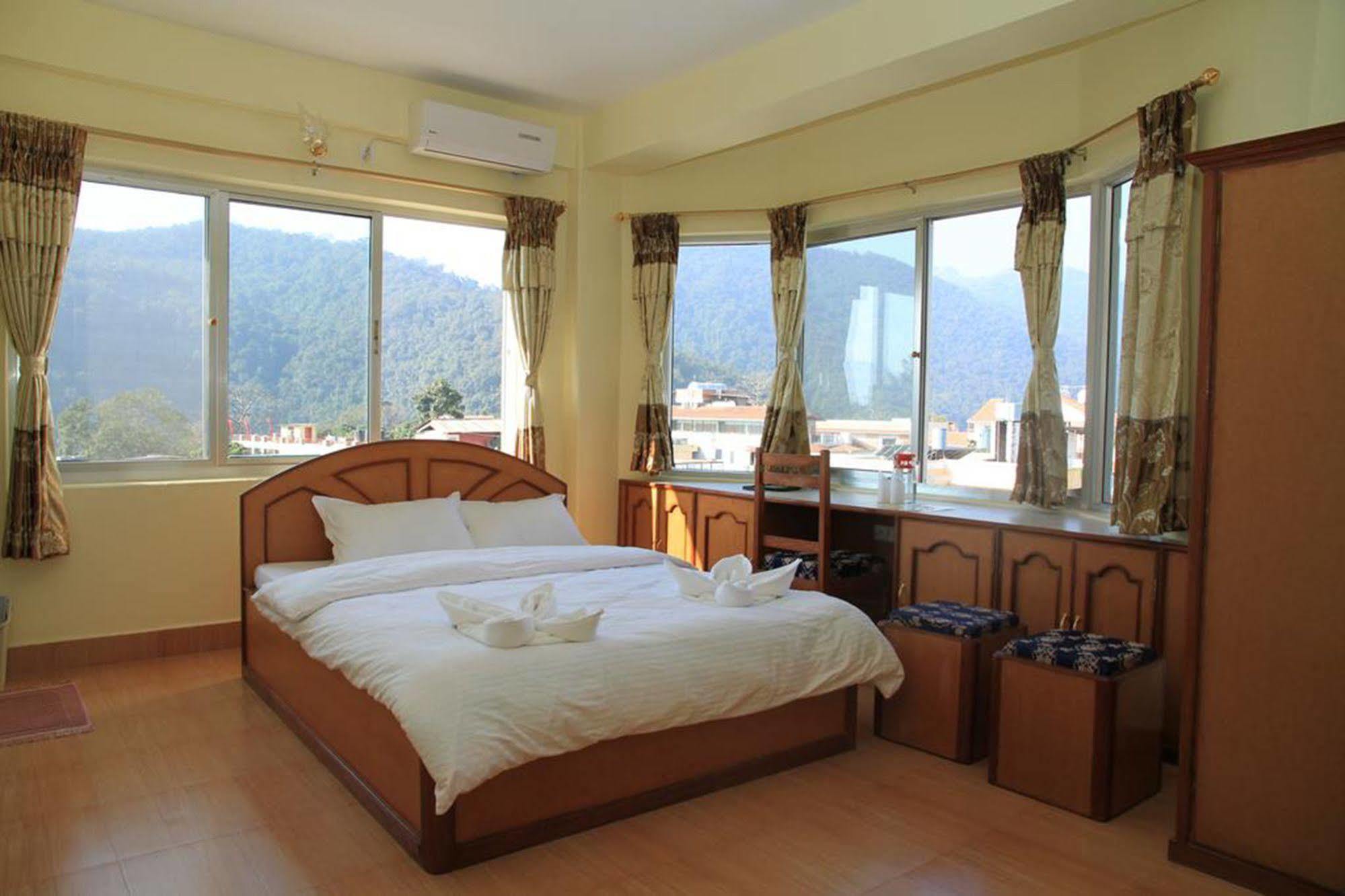 Hotel Milarepa Pvt Ltd Pokhara Exteriör bild